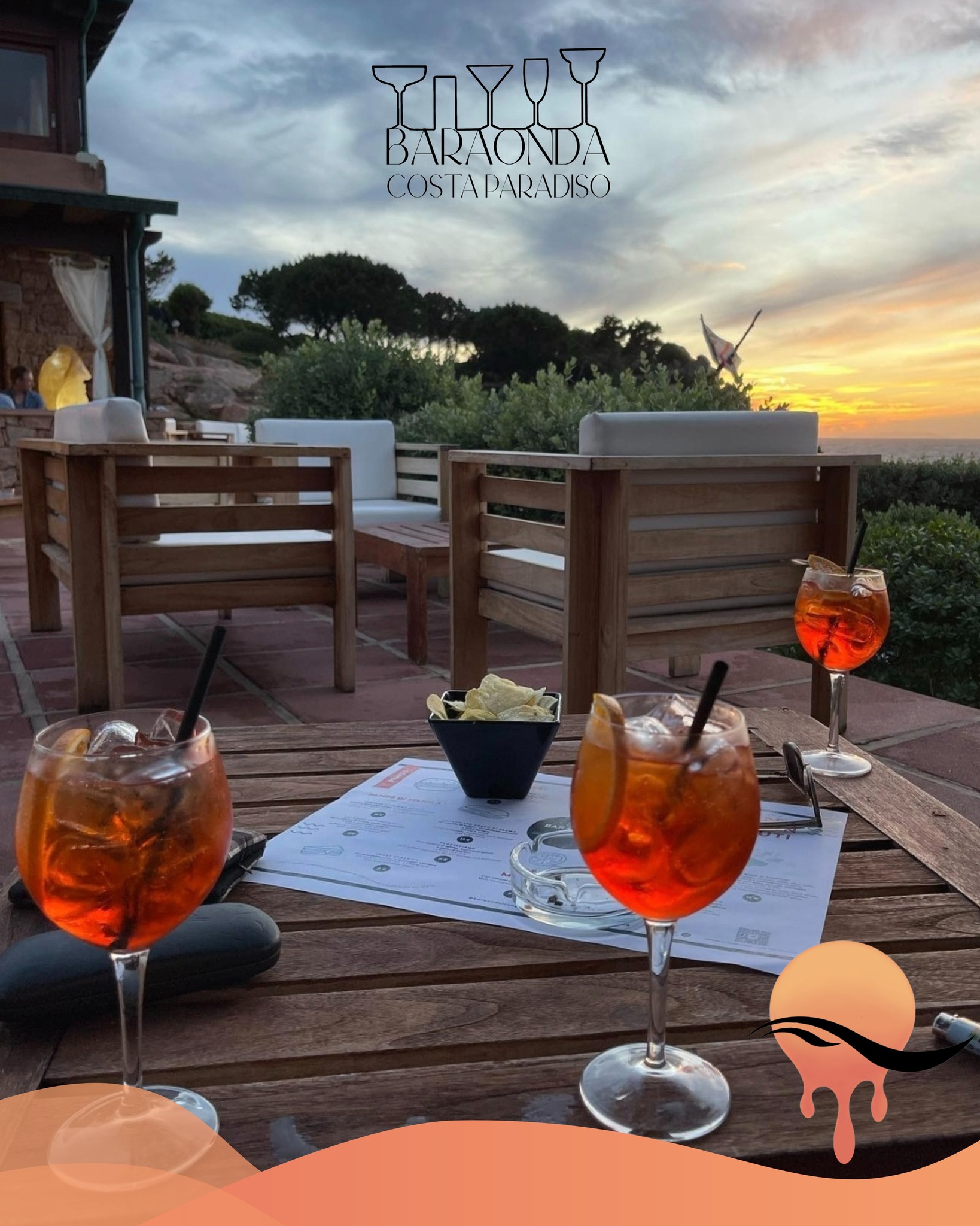 Cocktail bar panoramico con terrazza sul mare a Costa Paradiso