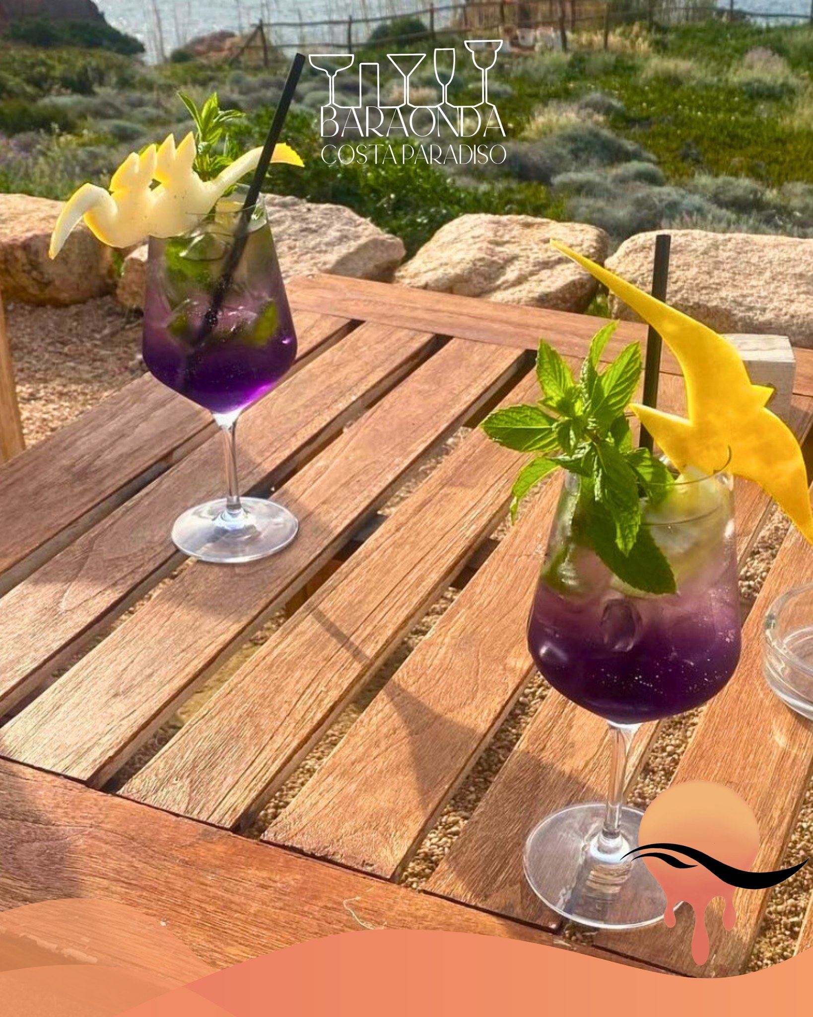 Cocktail bar panoramico con terrazza sul mare a Costa Paradiso